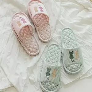 귀여운 고양이 자수 슬리퍼 패브릭 거실화 층간소음 방지 논슬립-WFNXZ5A