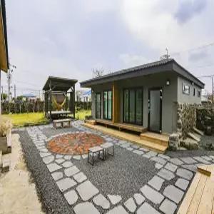 [제주 펜션] 제주 까만돌멩이펜션 (함덕,김녕,세화)
