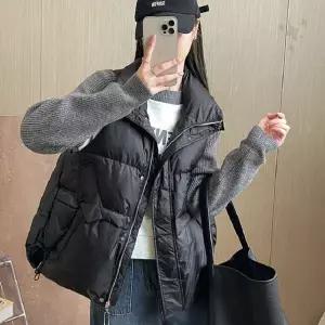 여성용 숏패딩 조끼 민소매 하이넥 경량 충전재 루즈핏 레이어드 데일리 캐주얼