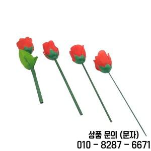 마법의 꽃 하나가 4개의 장미 핵분열로 변합니다. Bond Lee가 나타나 Magicain을 위한 공연 무대 마술 트릭