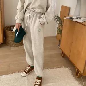 엘제이룩 스마일조거팬츠 3color 쭈리 자수 트레이닝팬츠