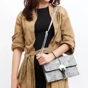 J801 라임 가 클러치... 클러치백 디자이너제이백designerjbag 패션잡화 당일발송 여성 태슬 백