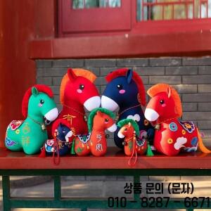 즉시 사용 가능한 돈주머니 말 인형 열쇠고리 12/15/22cm 새해 마스코트 장난감 독특한 축제 선물