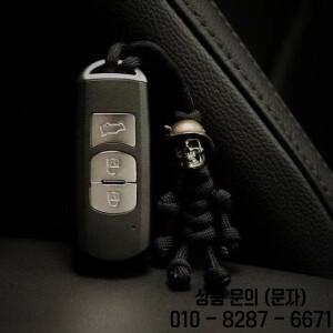 1PC 해골 머리 키 체인 자동차 바이커 헬멧 펜던트 땋은 로프 Paracord 버디 가방 교수형 배낭 장난감