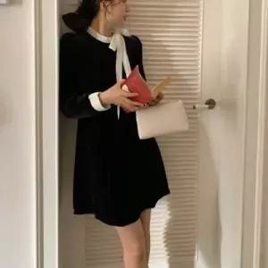 [텐바이텐][홍은]여성 미니 슬림핏 하객룩 벨벳 스트랩 리본 배색 원피스