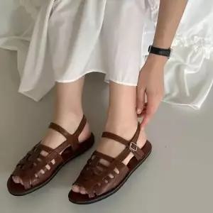 플랫샌들 언발란스 체크패턴 포인트 발등 버클스트랩 로우 샌들