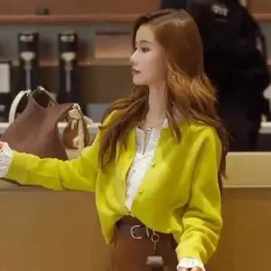 포뇨 여성 늦겨울 레이스 이너 가을 부드러운 펀칭 브이넥 티셔츠 OPH3