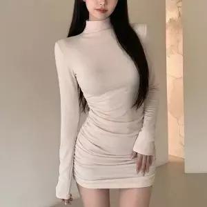[하프클럽/]여자 데일리 데이트룩 모임룩 폴라 셔링 미니원피스