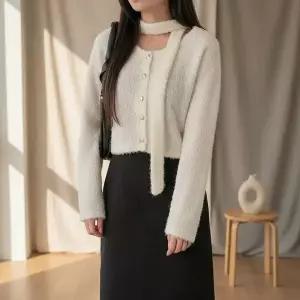 [하프클럽/]여성 하트 금색 버튼 부클 가디건 머플러 세트 셋업