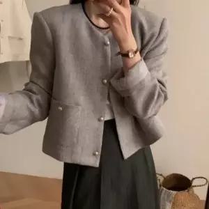[하프클럽/옷자락]여성 라운드넥 숏길이 어깨패드 트위드 재킷