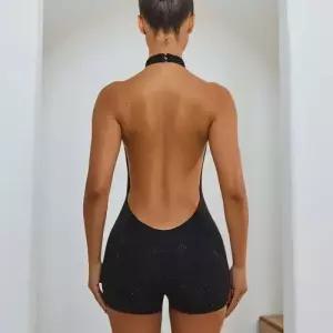 마킷5 여사친 숏팬츠 드롭 백 반목 홀터넥 반바지 점프슈트 JEN1