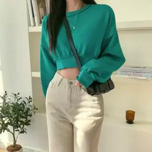 [시크블랙]진베리 오버록 크롭 박시 기모 맨투맨