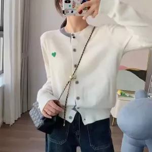 데일리 배색포인트 라운드넥 레이온 가디건 러블리 하트 여성 니트티 스웨터 니트 겨울 아우터 겨울옷