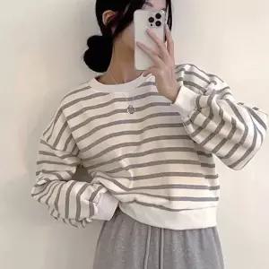 운동 산책 러닝 간절기 스트라이프 크롭 맨투맨 티