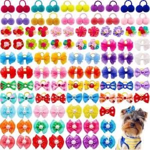 Mruq 애완동물 100pcs 개머리 활 고무줄이 달린 벌크 귀여운 강아지 작은 수제 플라워 퍼프 볼 라인스톤 펄