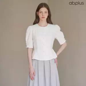 [ab.plus] 밑단 프릴 콩단추 엠보 반팔 블라우스 (LSA2MB33A)