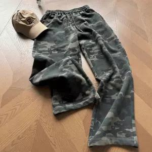 팬츠 면 캐주얼 가을 남친 커플 워싱 맨투맨 복고 패션 심플데일리룩 스트레이트 카모플라쥬 OOTD3