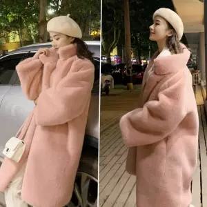 페이크 여자 겨울 주말 외출 데이트 룩 퍼 코트 코디