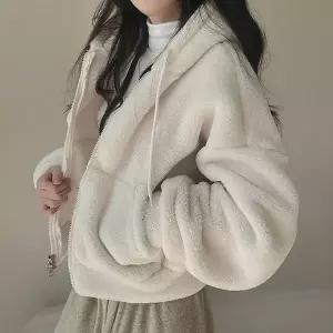 [하프클럽/]양털 세미크롭 후드집업
