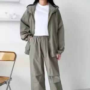 [텐바이텐][홍은]여성용 후드 바람막이 스트링 와이드 팬츠 세트 트레이닝 복