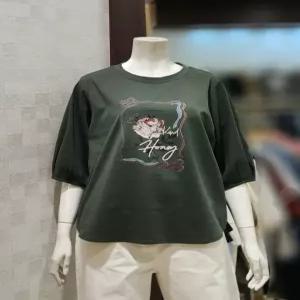 [벨라디터치] V3G1TS21 프린트 배색 티블라우스