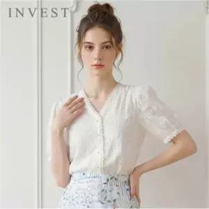 [인베스트] V넥 볼륨 소매 아일렛 블라우스_IN6M3BL5621