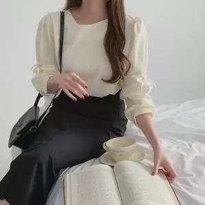 [하프클럽/]여성 라운드넥 퍼프소매 리본 장식 블라우스