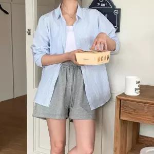 [하프클럽/셀러허브_여성트랜드패션]여자 허리밴딩 잔골지 뒷포켓 반바지