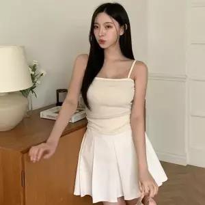 [하프클럽/셀러허브_여성트랜드패션]여자 캐주얼 밀크 크롭 일자 끈 나시