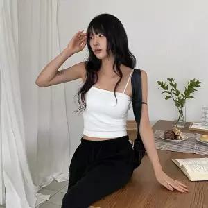 [하프클럽/셀러허브_여성트랜드패션]여자 모던 베이직 세미크롭 캡 끈나시
