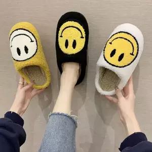 [하프클럽/]스마일 뽀글이 퍼 실내화 겨울용 무소음 거실 슬리퍼 사무실 학