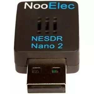 NESDR 나노 2 - MCX 안테나가 장착된 작은 검은색 RTL-SDR USB 세트(RTL2832U R820T2). 소프트웨어 정의