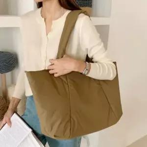 여성 패딩 가방 보부상 데일리 쇼퍼 숄더 백 커피 보부상가방 휘뚜루마뚜루 여성숄더백