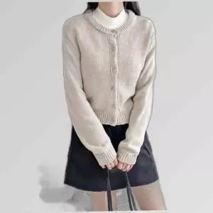 노멀 디자인 여자 라운드넥 버튼 니트가디건