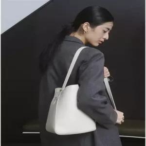 헤지스 액세서리 25FW [H-EDGE] 엣지백 시그니처 H 아이보리 레더 숄더 M HIBA5F327IV