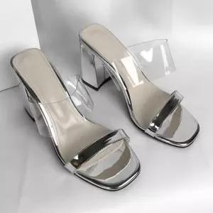 스트랩 뮬샌들 투명 바캉스 8.5cm 여성 슈즈