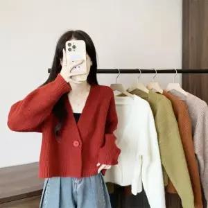 [하프클럽/셀러허브_여성트랜드패션]여자 데일리 루즈핏 브이넥 크롭 니트