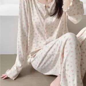 홈웨어 가죽 기장 니트 라운드 모기 소라 실크 아크릴 여성 연출 원단 전문 토익 허리 릴리