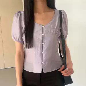 [유어하젤] 가니시 퍼프소매 레이온 크롭 블라우스_M4769