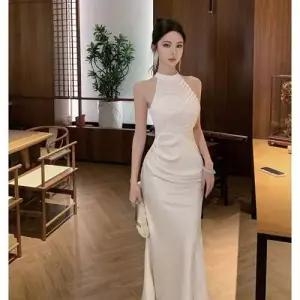럭셔리 쉬폰 트렌디 드레스 홀터넥 아이템 오프숄더 스커트 원피스 여성 여름 HT2
