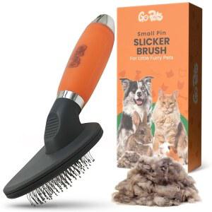 GoPets 작은 핀 슬라이커 브러시, 엉킴 및 털갈이를 위한 이지룸 빗, 둥근 안전 팁, 짧고 긴 털 고양이, 개 털이 많은 반려동물을 디매팅 민감하고 손이 닿기 어려운 부위에 이상적입니다