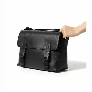 BURBERRY Embossed Check Buckle Messenger Bag (8106012) (엠보싱 체크 버클 메신저 백) 257247