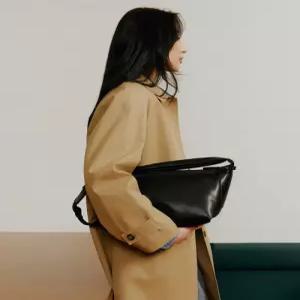 빈폴 액세서리 Less Bag 2 스몰 가죽 크로스백 블랙 BE61D2M945