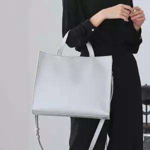 스퀘어쉐입 쇼퍼백 모던 클래식 포멀룩 고급컬러 새미 스웨이드가방 명품가방 패딩가방