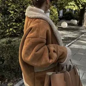 엘럽 캐주얼 빈티지 여자 가죽 자켓 긴팔 코트 슬림핏 루즈핏 칼라 모피 일체형 박템1