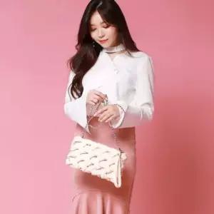 트렌디클러치 매듭장식 체인끈 미니 캐주얼 스타일 토트백
