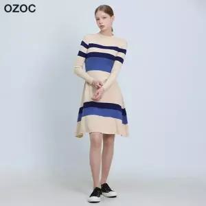 [오조크(OZOC)] 배색 플레어 니트원피스 (택가격: 94000원)