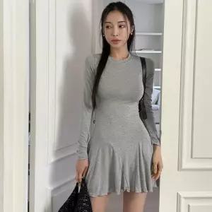 여자 라운드넥 슬림 플레어 물결 미니원피스