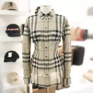 버버리 여성 클래식 체크 긴팔 셔츠 40503861 면 치노