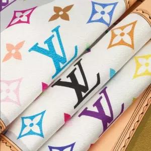 루이비통 스카프 방도) LV x TM 모노그램 멀티컬러 컬렉터 스퀘어 90 M97889